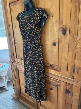 Olivaceous floral open back midi dress Sz M / L